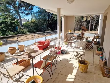 appartement les angles 2 pièce(s) 70 m2  terrasse de 54 m²  garage et parking.