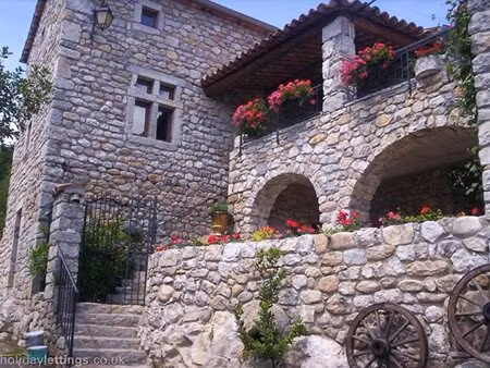 ensemble immobilier maison + gites