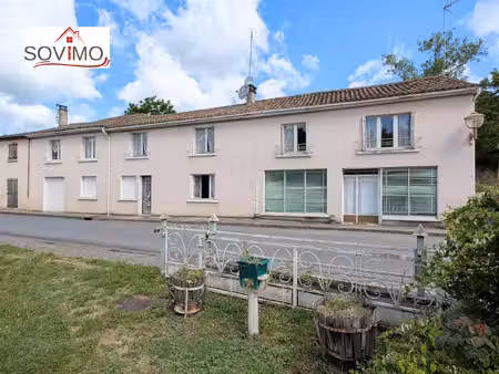 maison de village en bord de route  à rafraichir avec terrain séparé et clos en bord de...