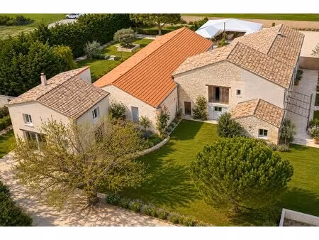 mas en pierre avec salle de réception 240 m² . gîtes .mariages . entre uzès et orange