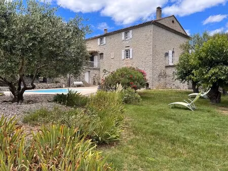mas avec chambres d'hôtes + gîte et piscine