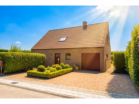 villa à vendre avec garage et terrasse   ath (vbe39790)