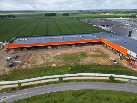 location commerce barjouville 28630 650m²