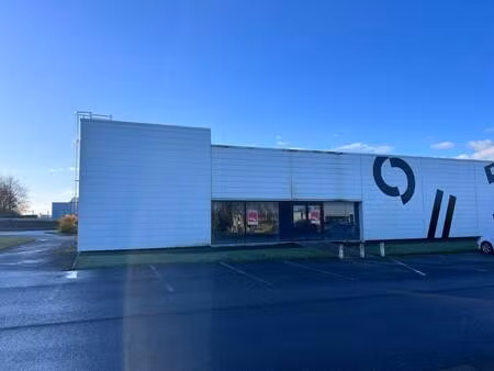 location commerce saint lo 50000 486m²