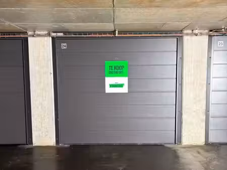 garage box spacieuse et idéalement située au centre de blan…