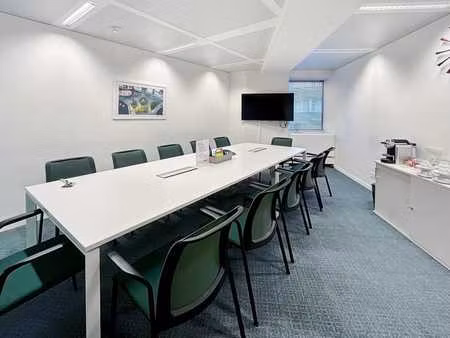 bureau pour 50 employés à regus eu commission