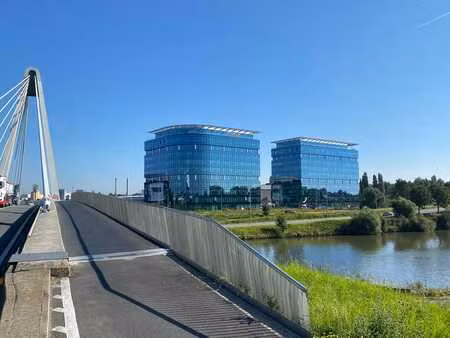 bureaux haut de gamme de 370 m² à louer dans les blue tow...
