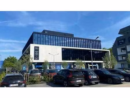 bureaux de nouvelle construction élégants à louer à mg squa