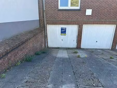 à louer garage avec emplacement de parking à gilly