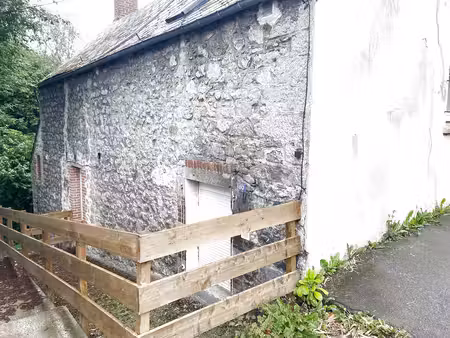 agreéable petite maison en pierre avec jardin