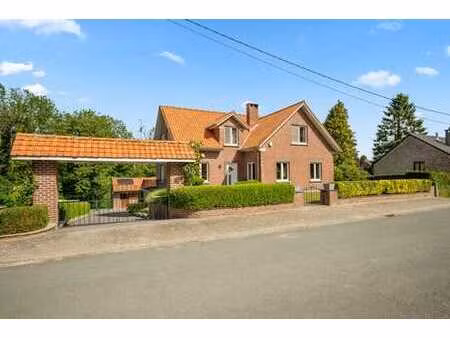 spacieuse maison sur un terrain verdoyant à huldenberg