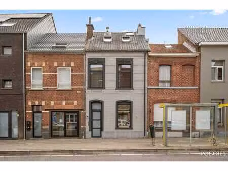 maison spacieuse avec 4 chambres dans un emplacement de pre