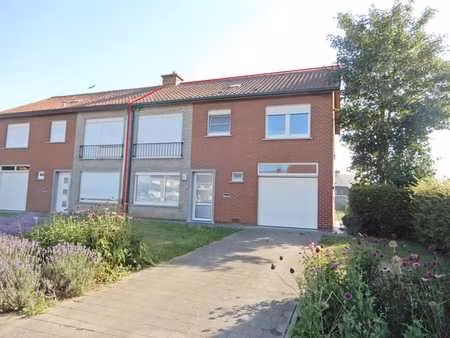 halfopen woning te pittem.