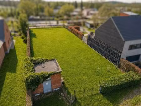 goed gelegen bouwgrond van 973 m² – halfopen bebouwing – ...