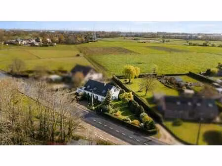 à vendre à kapelle-op-den-bos  maison avec possibilités.