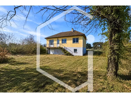 rare à la vente  maison avec voisinage à distance.