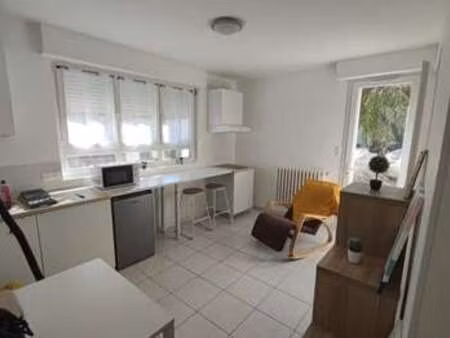 location appartement t1 meublé à la roche-sur-yon le bourg sous la roche (85000) : à louer
