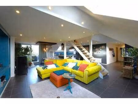 superbe loft lumineux avec terrasse à thy-le-château !