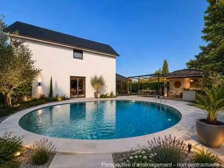 charmante villa 4 façades 3 chambres et piscine à verlaine