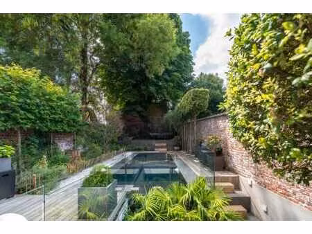 luxueuse propriété rénovée avec jardin et piscine