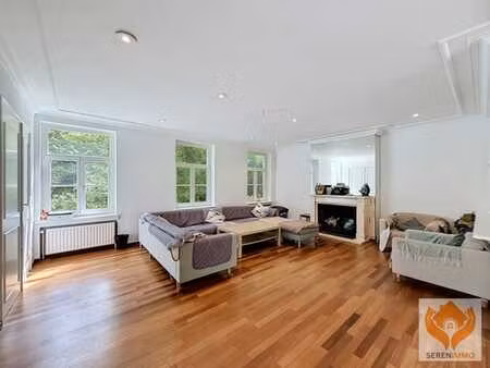 magnifique villa de 325m2 avec beau jardin et 8 chambres