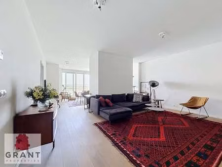 >tour et taxi - superbe appartement avec vue !