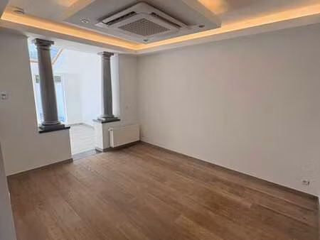 superbe appartement rénové – 1 ch. – terrasse 25 m²