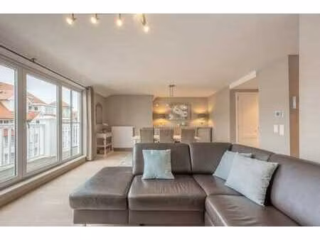 duplex de charme et élégant situé dans une résidence de coin
