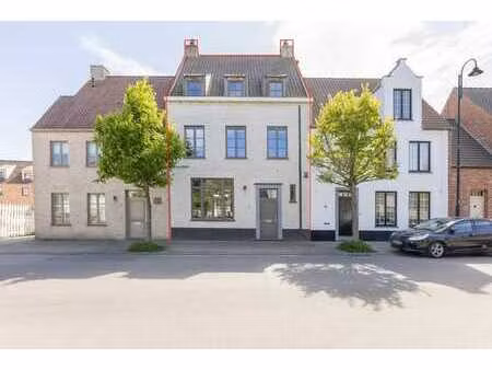 spacieuse maison avec 4 chambres à vendre à heulebrug!