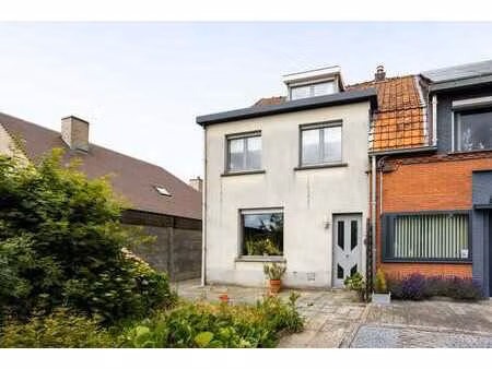 maison à rénover avec 3 chambres et grenier à bissegem
