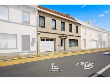 grande maison avec atelier et jardin idéalement située