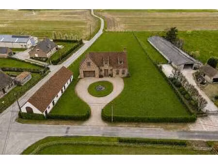 te renoveren hoeve met bijgebouw op 4.310m²!!
