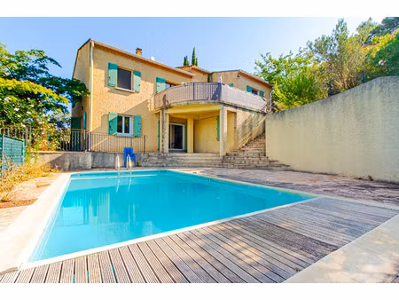 maison de luxe à vendre dans le quartier noyau villageois-zone urbaine