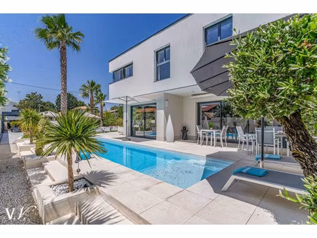 maison de luxe à vendre dans le quartier la hume
