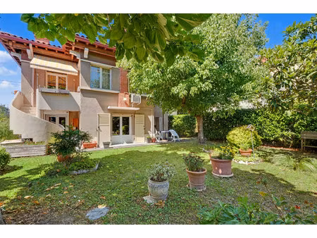 villa de luxe à vendre dans le quartier minimes-barrière de paris