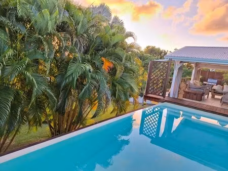 superbe villa ambiance balinaise avec piscine garage en sous-sol et atelier