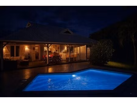superbe villa avec piscine dans résidence privée sécurisée  baie mahault (971)
