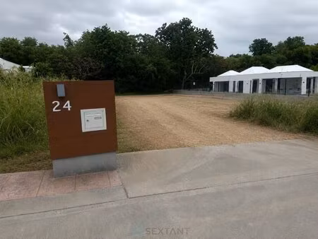 terrain constructible de 1 051 m² dans un lotissement privé à saint-françois