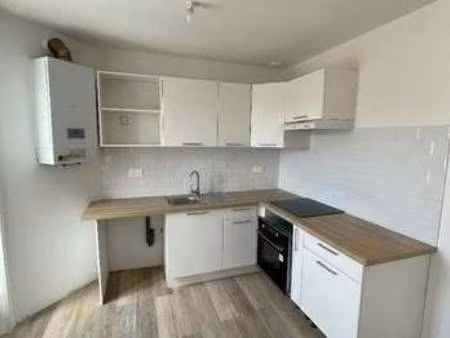 location appartement 3 pièces à angoulême (16000) : à louer 3 pièces / 50m² angoulême