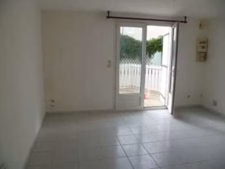 location appartement t1 à aulnay (17470) : à louer t1 / 35m² aulnay