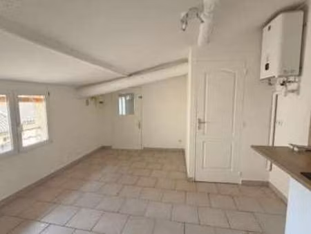 location appartement t1 à l'isle-sur-la-sorgue (84800) : à louer t1 / 28m² l'isle-sur-la-s