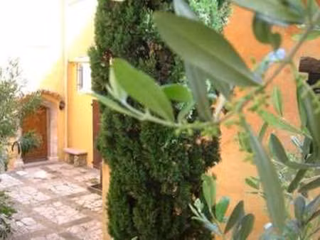 location maison meublé à spéracèdes (06530) : à louer meublé / 100m² spéracèdes