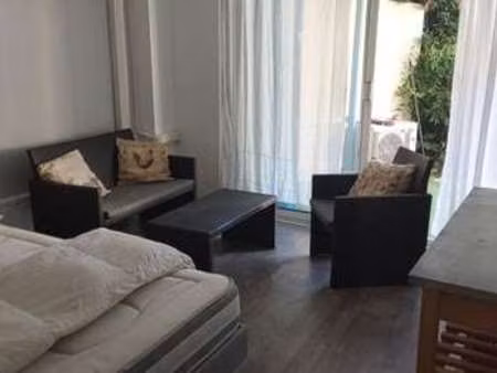 location appartement t1 meublé à cassis (13260) : à louer t1 meublé / 31m² cassis