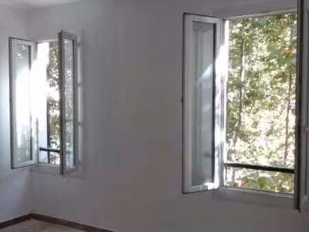 location appartement t1 à saint-cyr-sur-mer (83270) : à louer t1 / 33m² saint-cyr-sur-mer