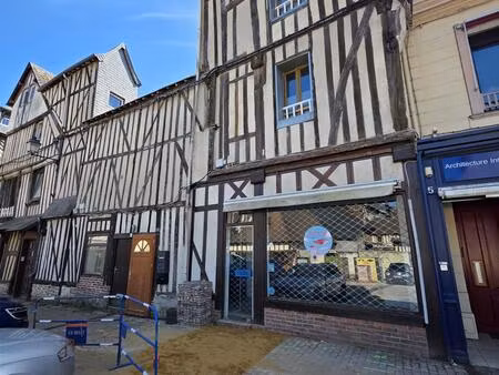 immeuble à colombages de 95 m2 avec potentiel locatif // centre-ville de bernay