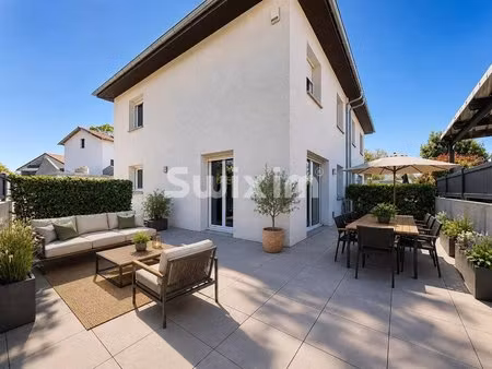 maison mitoyenne t4 de 88m2 avec terrasse de 100m2  parkings et garage!