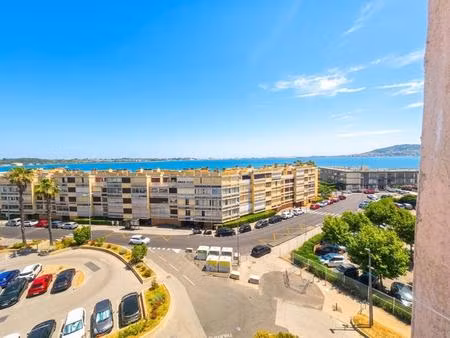 appartement avec coin nuit  étage élevé  climatisation  ascenseur  vue étang !