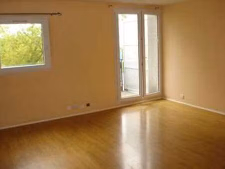 location appartement 2 pièces à savigny-le-temple (77176) : à louer 2 pièces / 53m² savign