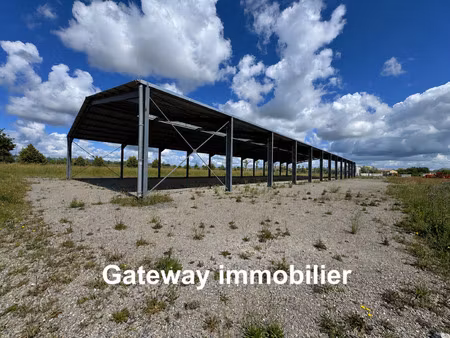 vente entrepôt brut de structure et de toiture 1800m2 à aigu