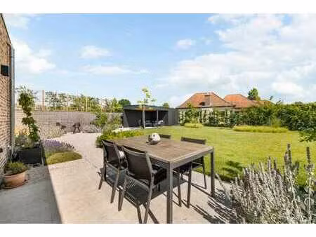 maison familiale moderne avec jardin à vendre à deinze